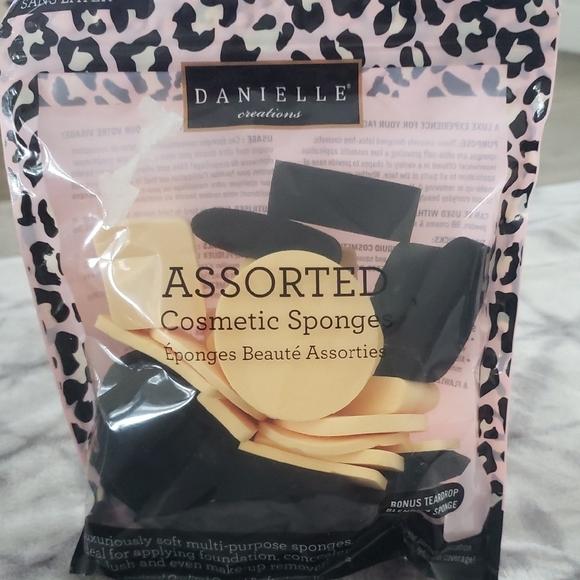 Assorted Cosmetic Sponges - Black and Cream - Picture 1 of 2